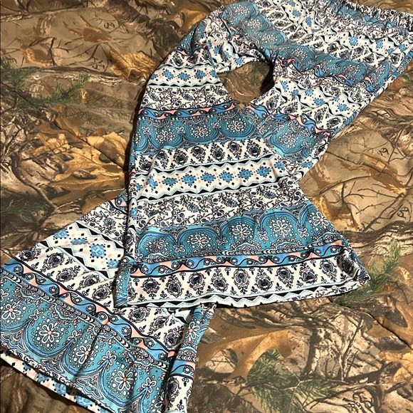 Source Unknown Blue and White Patterned Flare Pants - Picture 2 of 2